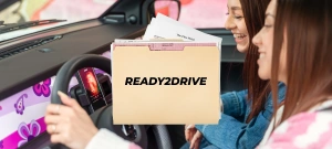 ragazzi-e-ragazze-alla-guida-responsabile-di-una-minicar-aixam.webp