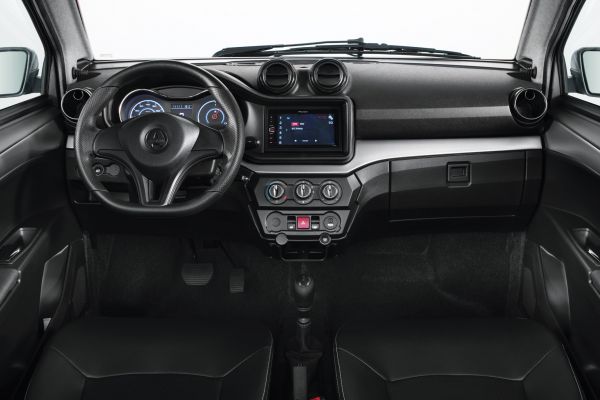 Minicar AIXAM Cross MULTIA_DETZ_INTE_CROEVOTdBAlu.jpg