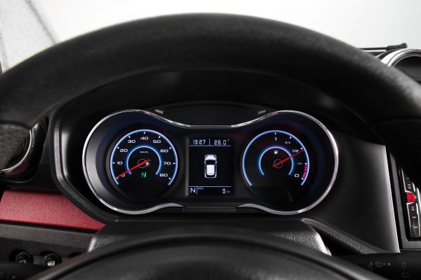 Minicar AIXAM Cross MULTIA_DETZ_INTE_PremiumCompteurRapproche.jpg