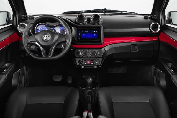 Minicar AIXAM Coupé Cruscotto con inserto decorativo rosso